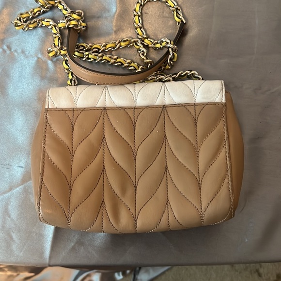 Kate Spade crossbody cream & tan with gold chain straps - Picture 10 of 11